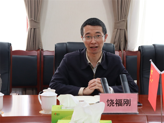 鄧華會(huì)見宜賓市供銷社黨委書記、理事會(huì)主任饒福剛一行