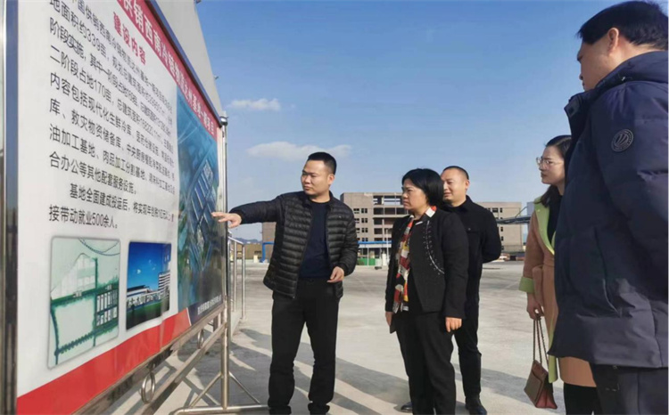 達(dá)州市婦聯(lián)主席趙本權(quán)帶隊(duì)到四川供銷(xiāo)西南冷鏈物流基地開(kāi)展調(diào)研、慰問(wèn)工作