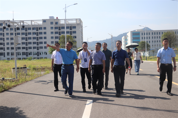 四川省供銷社黨組成員、理事會副主任任建平一行到四川供銷西南冷鏈物流（達州）基地調研